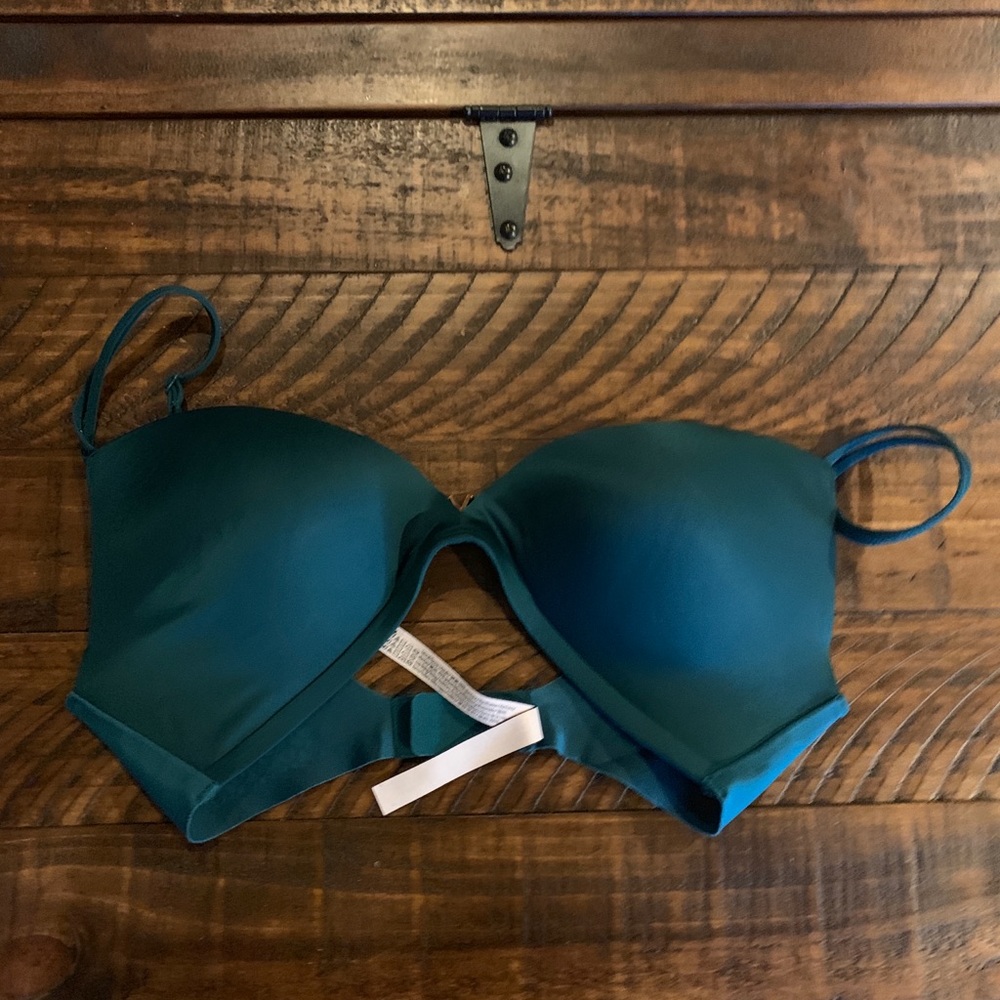 Victoria’s Secret Wireless Molded Cup Bra 32D